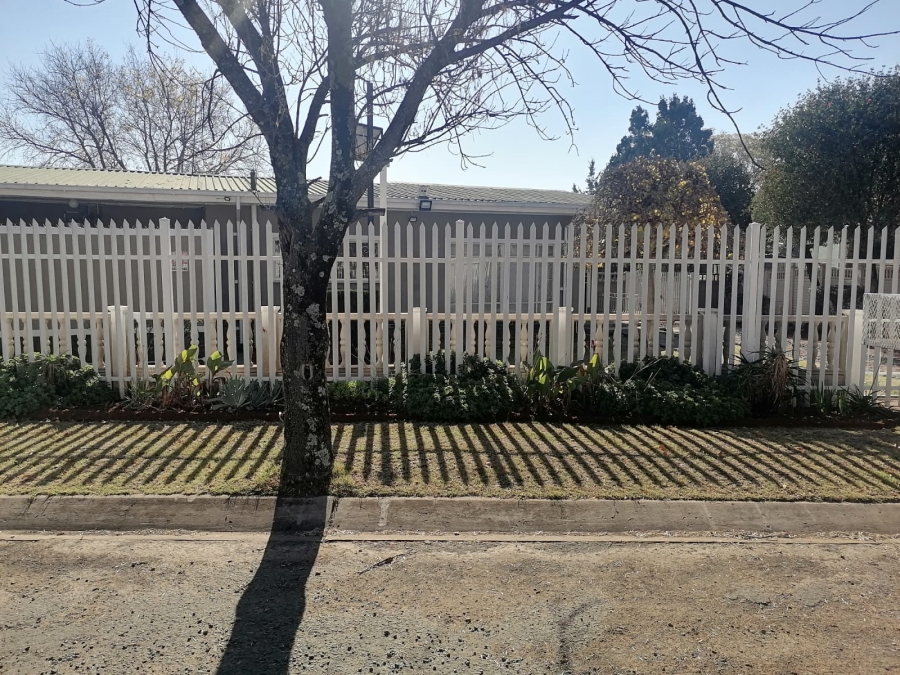 To Let 3 Bedroom Property for Rent in Komani Park Eastern Cape